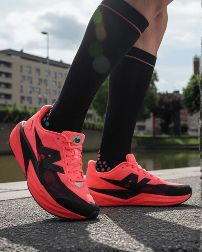 Calcetin Runner de Compresion EVOLUTION Black + Experiencia runner + regalos